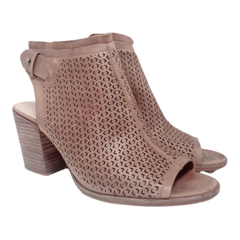 VINCE CAMUTO Liddie Open Toe Leather Block Heel Sandal 9.5 Lazer Cut Zippy Strap